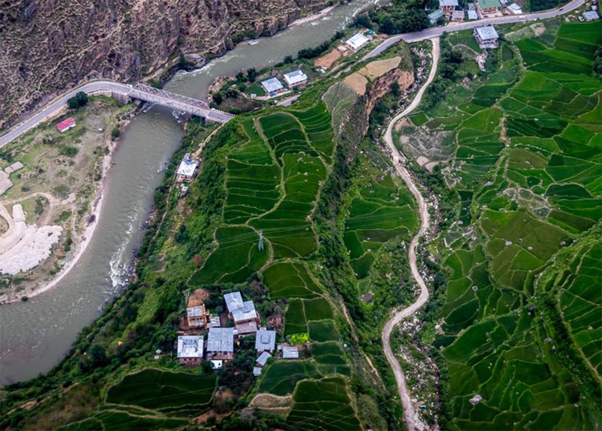 Top performers enjoying a breathtaking 30-minute helicopter ride