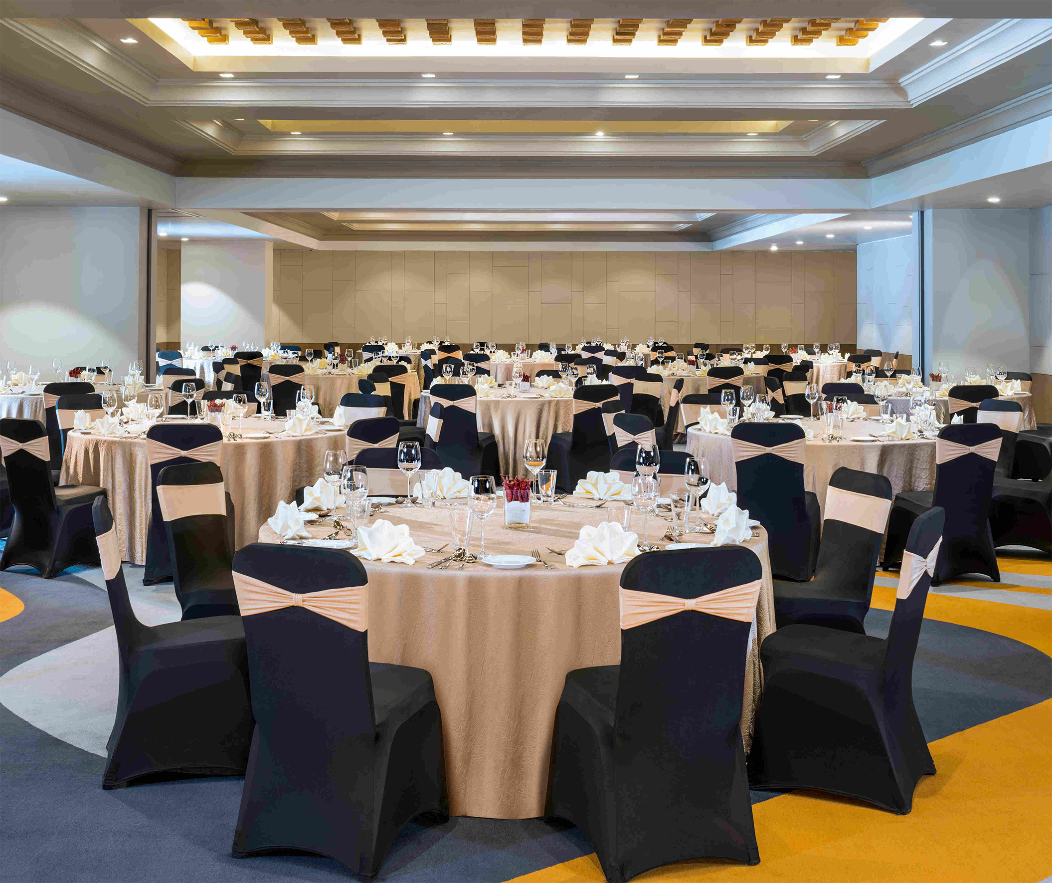 Ballroom Round table Le-Meridien Paro