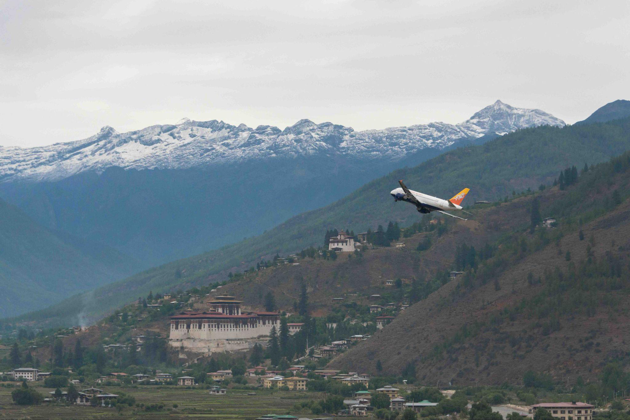 Drukair_taking_off_with_mountain_views_Kencho_Wangdi_Lowres