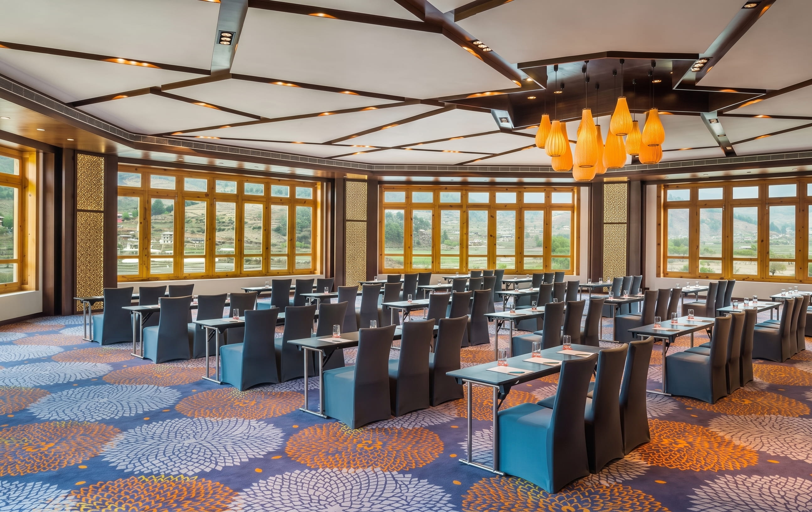 Bring people together for meaningful conversations in an extraordinary setting